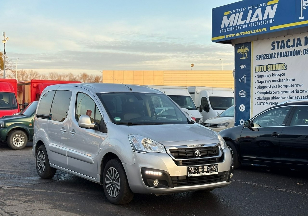 Peugeot Partner II Partner Tepee 1.6 HDI 120KM Family Klimatronik 2xDrzwi 2016 - سيارة ستيشن: صورة 1 Peugeot Partner II Partner Tepee 1.6 HDI 120KM Family Klimatronik 2xDrzwi 2016 - سيارة ستيشن: صورة 1