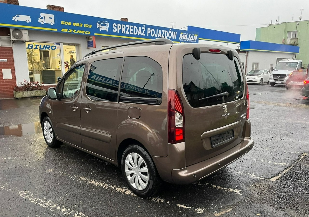 Peugeot Partner II Peugeot Partner Tepee 1.6 VTi 120KM Family Model 2013 - سيارة ستيشن: صورة 3 Peugeot Partner II Peugeot Partner Tepee 1.6 VTi 120KM Family Model 2013 - سيارة ستيشن: صورة 3