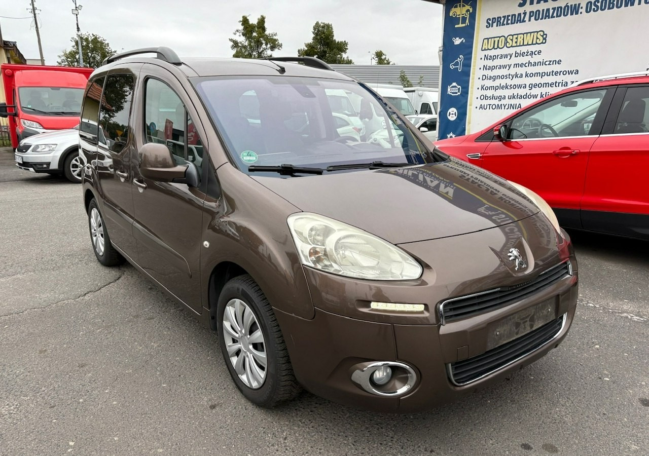 Peugeot Partner II Peugeot Partner Tepee 100 Family Model 2013 - سيارة ستيشن: صورة 1 Peugeot Partner II Peugeot Partner Tepee 100 Family Model 2013 - سيارة ستيشن: صورة 1