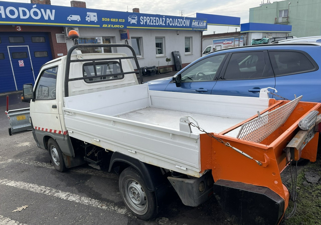 Piaggio Piaggio PFAU Wywrotka 4X4 posypywarka odśnieżarka pług 2009 - جرافة ثلج: صورة 2 Piaggio Piaggio PFAU Wywrotka 4X4 posypywarka odśnieżarka pług 2009 - جرافة ثلج: صورة 2