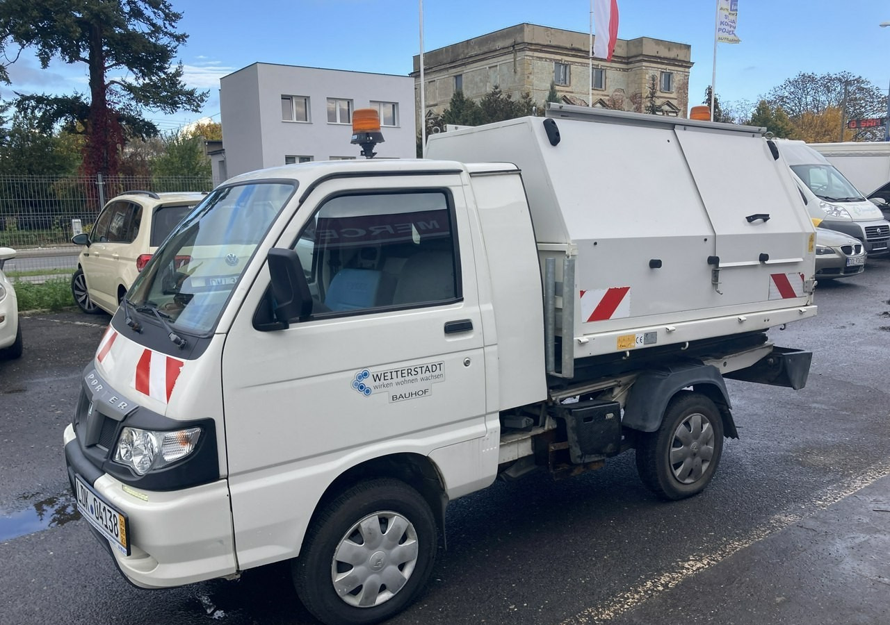 Piaggio Piaggio Porter Śmieciarka Wywrotka 2015 - شاحنة النفايات: صورة 2 Piaggio Piaggio Porter Śmieciarka Wywrotka 2015 - شاحنة النفايات: صورة 2