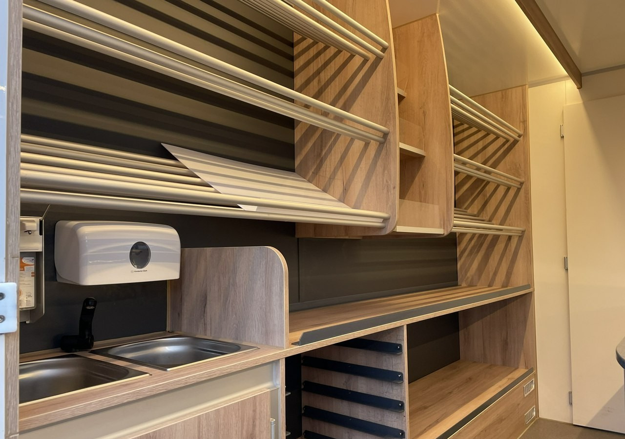 Renault Master Autosklep piec Sklep Gastronomiczny Food Truck Foodtruck bar Borco20 - شاحنة بيع الطعام: صورة 4 Renault Master Autosklep piec Sklep Gastronomiczny Food Truck Foodtruck bar Borco20 - شاحنة بيع الطعام: صورة 4