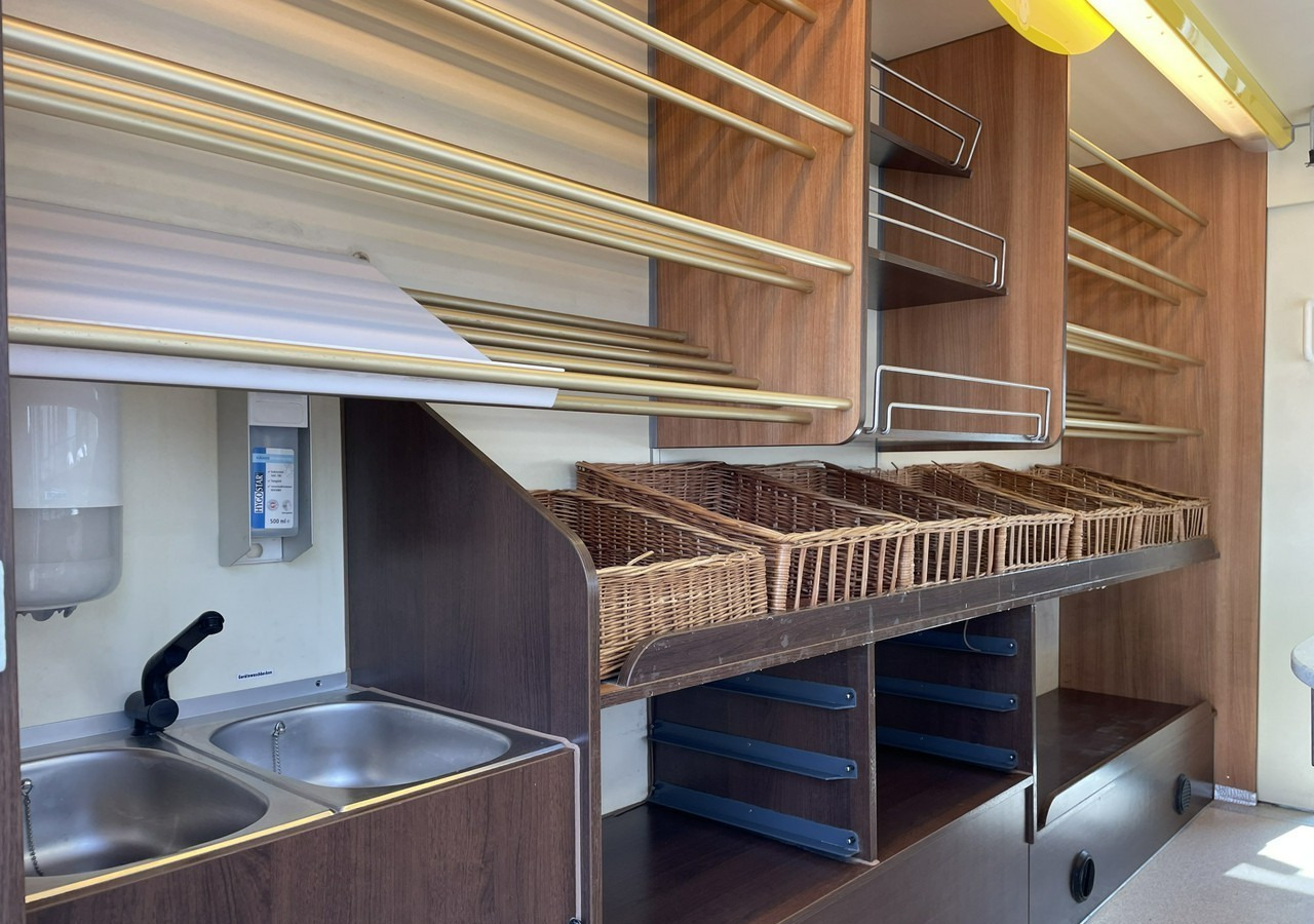 Renault Master Autosklep pieczywa Sklep Gastronomiczny Food Truck Foodtruck 2009 - شاحنة بيع الطعام: صورة 4 Renault Master Autosklep pieczywa Sklep Gastronomiczny Food Truck Foodtruck 2009 - شاحنة بيع الطعام: صورة 4