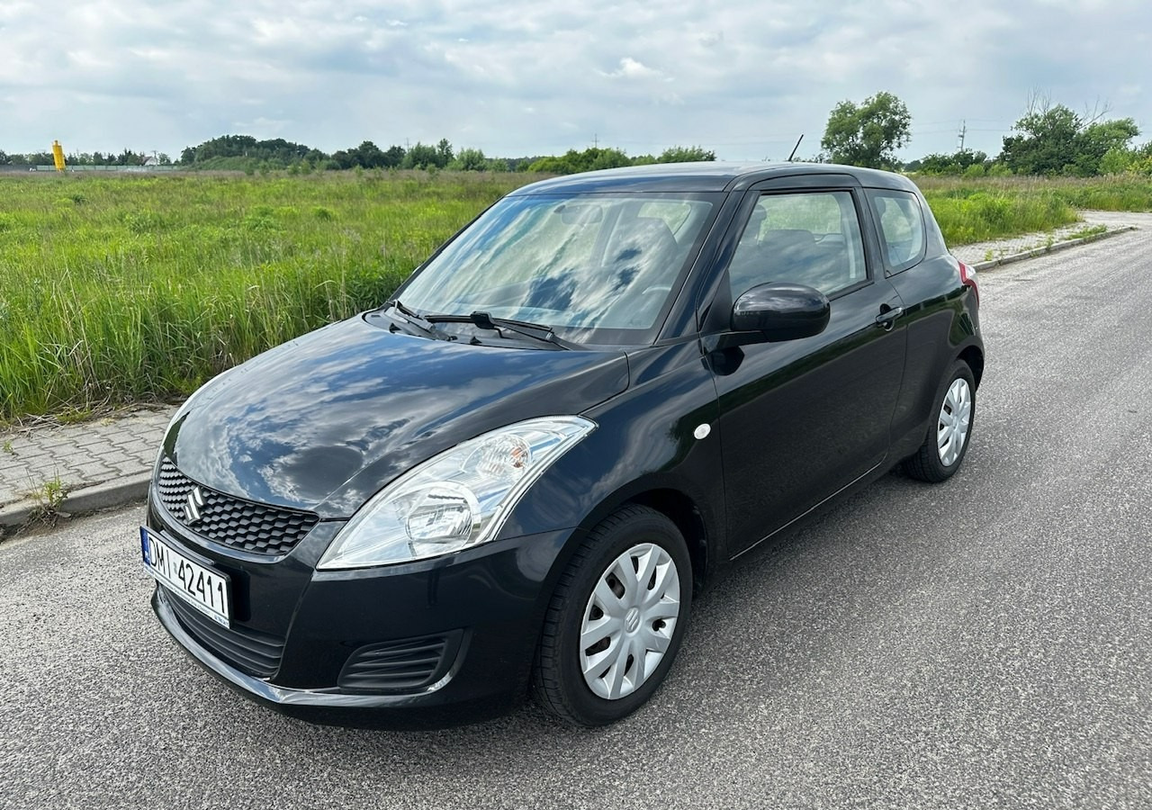 Suzuki Swift V Suzuki Swift 1.2-94KM Klima Model 2012 - هاتشباك: صورة 1 Suzuki Swift V Suzuki Swift 1.2-94KM Klima Model 2012 - هاتشباك: صورة 1