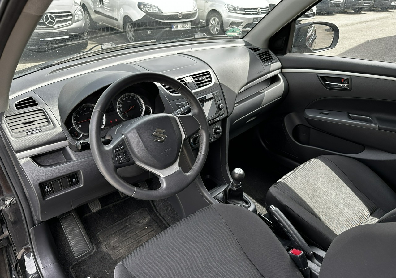 Suzuki Swift V Suzuki Swift 1.2-94KM Klima Model 2012 - هاتشباك: صورة 4 Suzuki Swift V Suzuki Swift 1.2-94KM Klima Model 2012 - هاتشباك: صورة 4