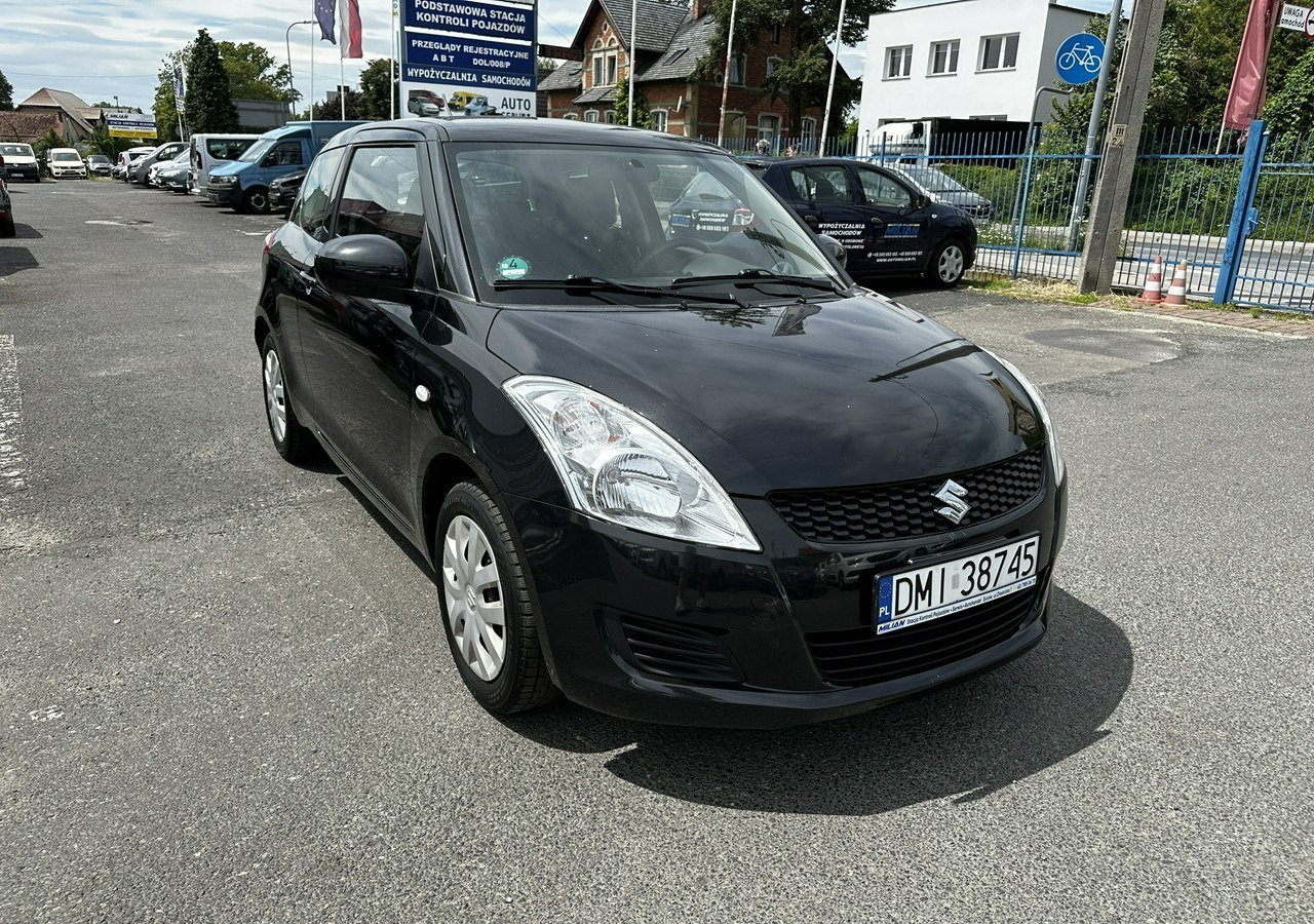 Suzuki Swift V Suzuki Swift 1.2-94KM Klima Model 2012 - هاتشباك: صورة 1 Suzuki Swift V Suzuki Swift 1.2-94KM Klima Model 2012 - هاتشباك: صورة 1