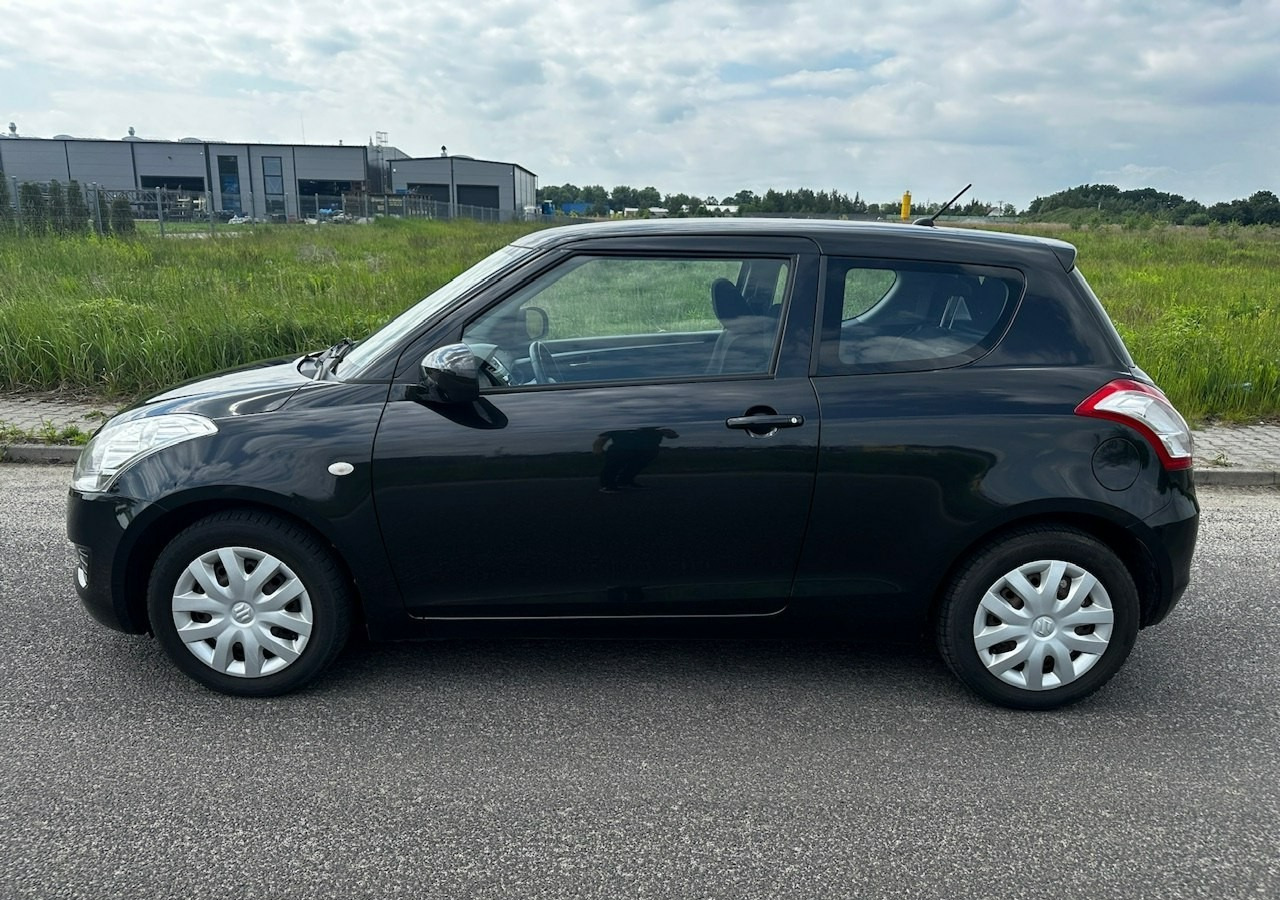 Suzuki Swift V Suzuki Swift 1.2-94KM Klima Model 2012 - هاتشباك: صورة 2 Suzuki Swift V Suzuki Swift 1.2-94KM Klima Model 2012 - هاتشباك: صورة 2