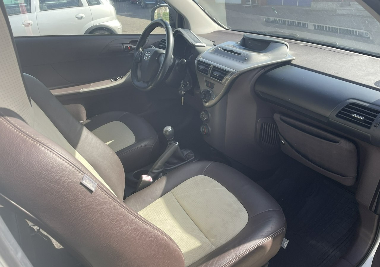Toyota IQ Toyota iQ Klima - هاتشباك: صورة 4 Toyota IQ Toyota iQ Klima - هاتشباك: صورة 4