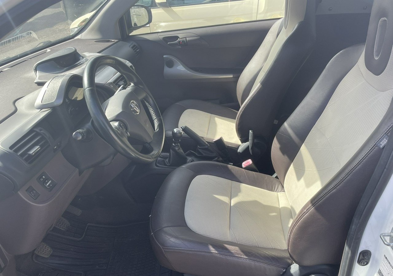 Toyota IQ Toyota iQ Klima - هاتشباك: صورة 5 Toyota IQ Toyota iQ Klima - هاتشباك: صورة 5