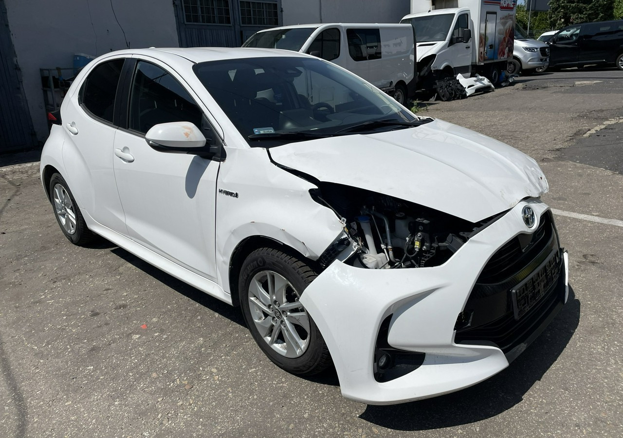 Toyota Yaris IV Toyota Yaris Hybrid 1.5 Active Salon PL 2023 FV 23% - هاتشباك: صورة 2 Toyota Yaris IV Toyota Yaris Hybrid 1.5 Active Salon PL 2023 FV 23% - هاتشباك: صورة 2