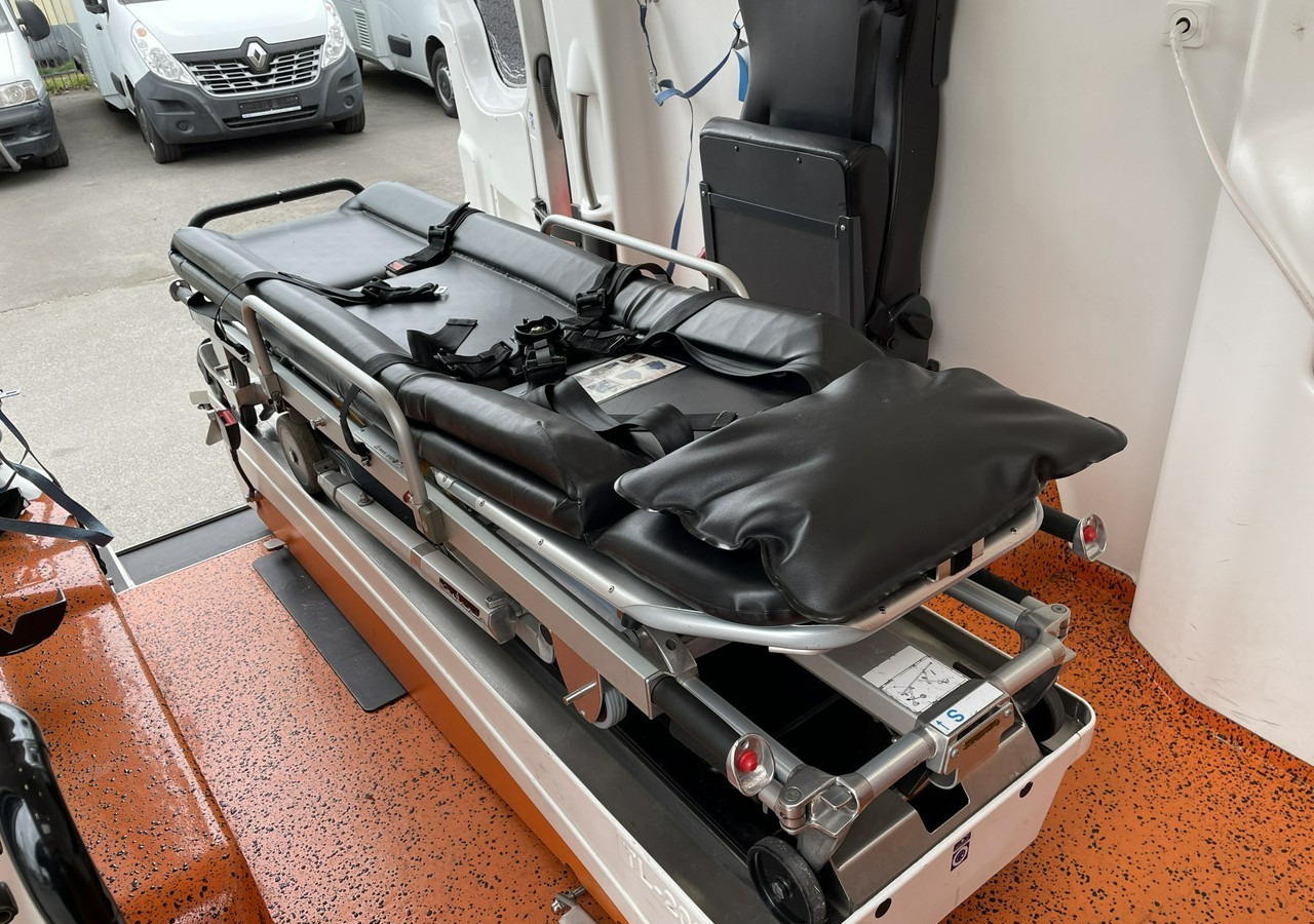 Volkswagen Crafter Crafter 2.0-163KM Karetka Ambulans Wyposażony Model 2016 - سيارة اسعاف: صورة 3 Volkswagen Crafter Crafter 2.0-163KM Karetka Ambulans Wyposażony Model 2016 - سيارة اسعاف: صورة 3