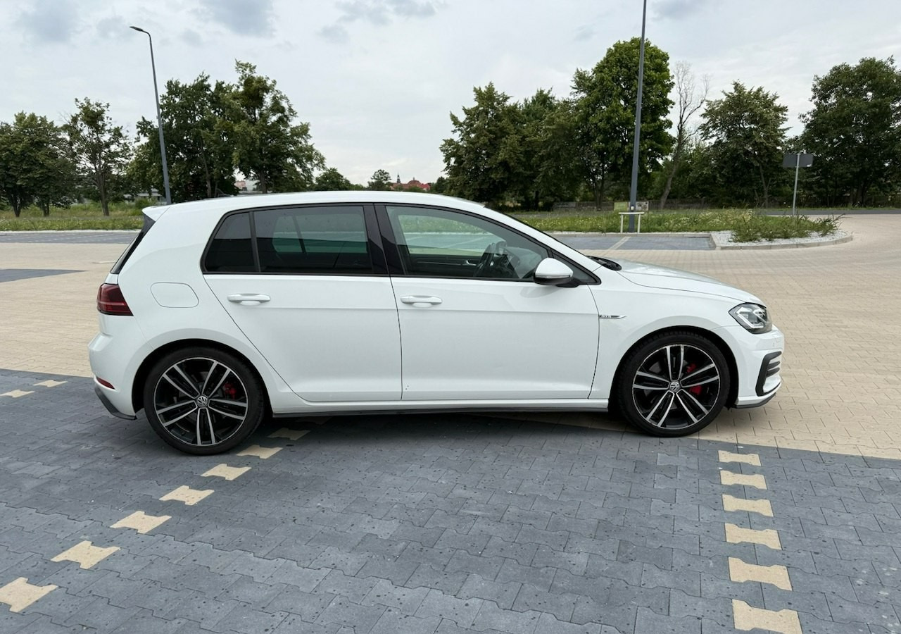 Volkswagen Golf VII GTD 2.0TDI 184KM FullLed Navi Klimatronik ACC Asystenci - سيدان: صورة 5 Volkswagen Golf VII GTD 2.0TDI 184KM FullLed Navi Klimatronik ACC Asystenci - سيدان: صورة 5