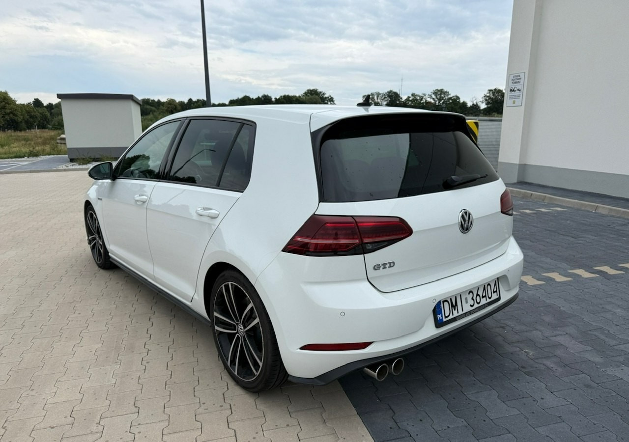 Volkswagen Golf VII GTD 2.0TDI 184KM FullLed Navi Klimatronik ACC Asystenci - سيدان: صورة 3 Volkswagen Golf VII GTD 2.0TDI 184KM FullLed Navi Klimatronik ACC Asystenci - سيدان: صورة 3
