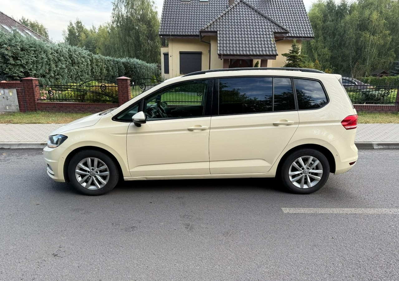 Volkswagen Touran III 2.0 TDI DSG 120 KM Automat 7osobowy Klima Skóra Full Serwis 2020 - سيارة ستيشن: صورة 5 Volkswagen Touran III 2.0 TDI DSG 120 KM Automat 7osobowy Klima Skóra Full Serwis 2020 - سيارة ستيشن: صورة 5