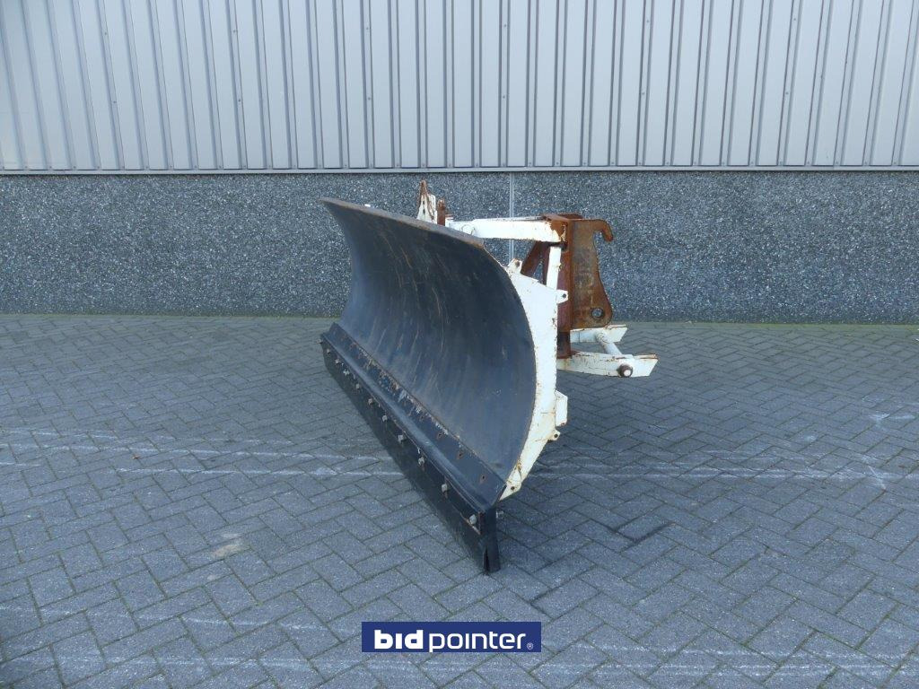 Snow blade - كاسحة ثلوج - آلية المنفعة/ مركبة خاصة: صورة 1 Snow blade - كاسحة ثلوج - آلية المنفعة/ مركبة خاصة: صورة 1