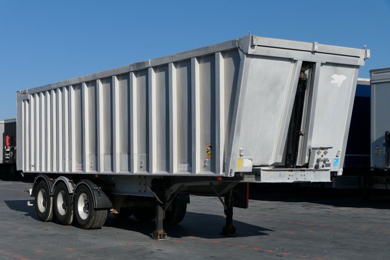 Benalu TIPPER 45 M3/WHOLE ALUMINIUM/5700 KG/FLAP-DOORS - قلابة نصف مقطورة نصف مقطورة قلابة: صورة 1 Benalu TIPPER 45 M3/WHOLE ALUMINIUM/5700 KG/FLAP-DOORS - قلابة نصف مقطورة نصف مقطورة قلابة: صورة 1
