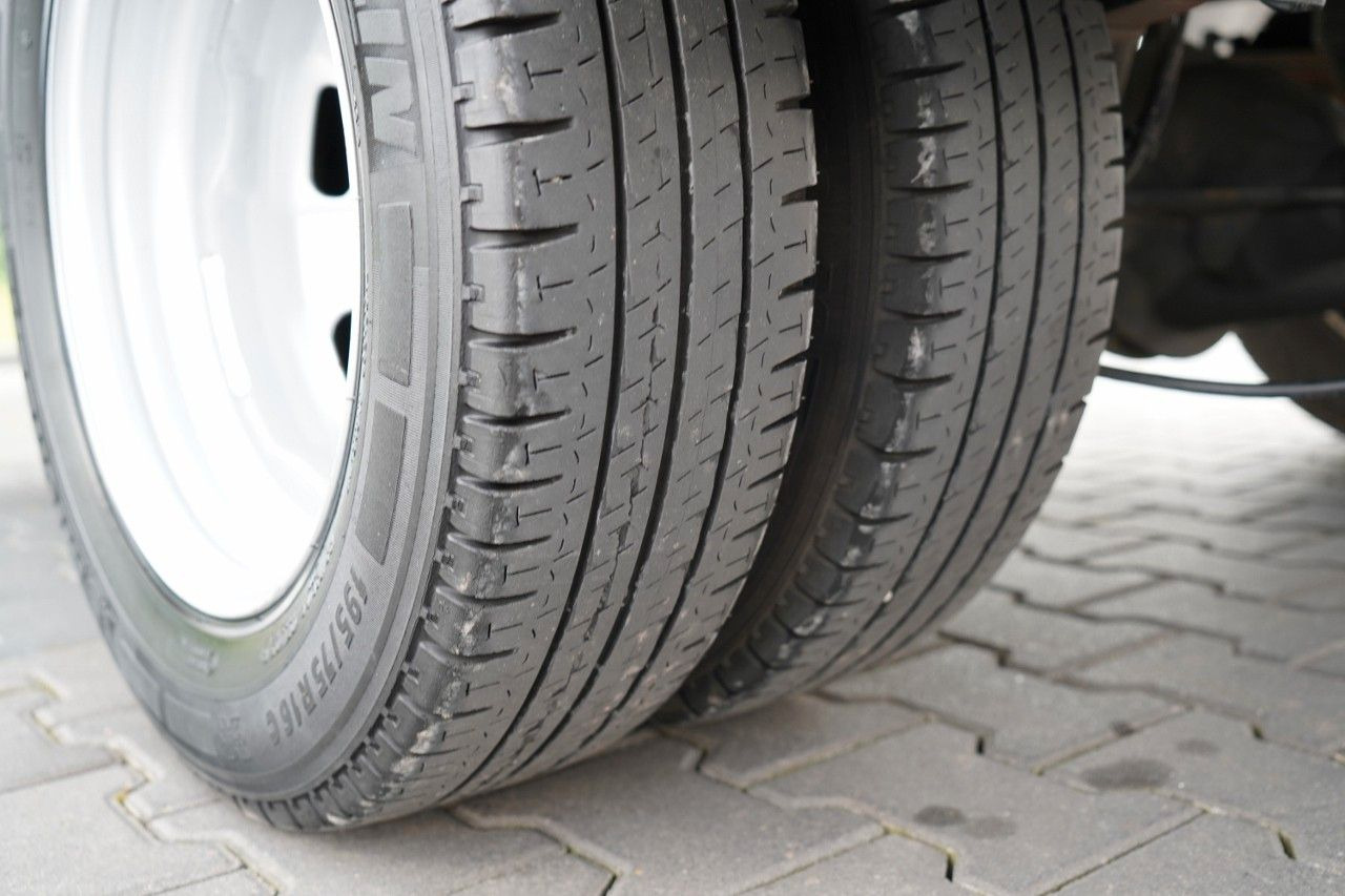 شاحنة مُبرّدة للتوصيل Iveco DAILY 3,0 D / 160 KM / KONTENER / 2022 ROK / BLI: صورة 11