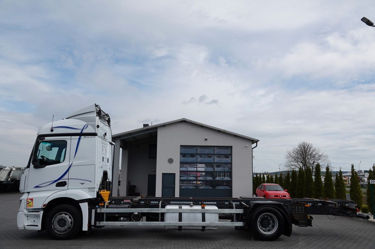 Mercedes-Benz ACTROS 1845 / BDF / DO PRZEWOZU KONTENERÓW / - شاحنات الحاويات / جسم علوي قابل للتغيير شاحنة: صورة 2 Mercedes-Benz ACTROS 1845 / BDF / DO PRZEWOZU KONTENERÓW / - شاحنات الحاويات / جسم علوي قابل للتغيير شاحنة: صورة 2
