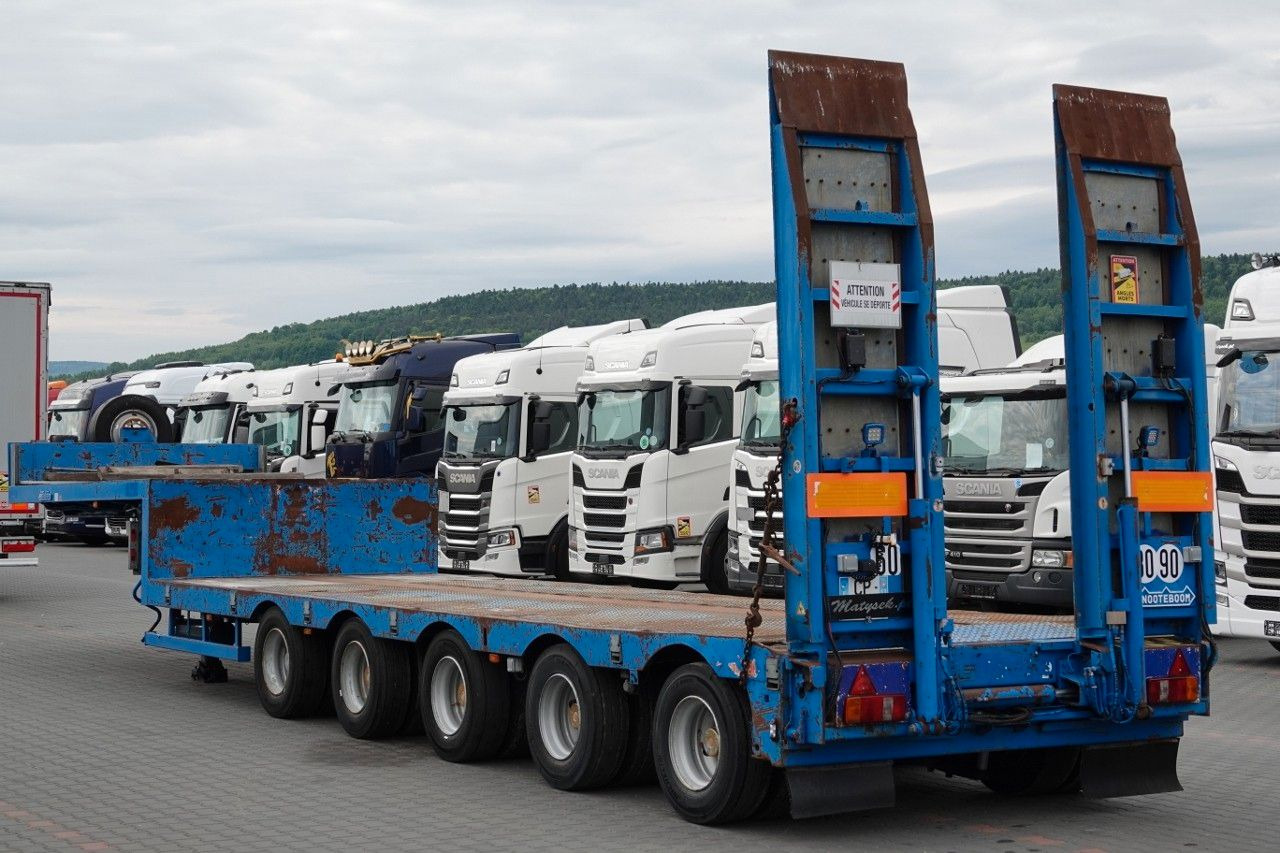 Nooteboom NISKOPODWOZIE / DMC: 80 000 KG / 5 OSI / SKRĘTNE - عربة منخفضة مسطحة نصف مقطورة: صورة 1 Nooteboom NISKOPODWOZIE / DMC: 80 000 KG / 5 OSI / SKRĘTNE - عربة منخفضة مسطحة نصف مقطورة: صورة 1