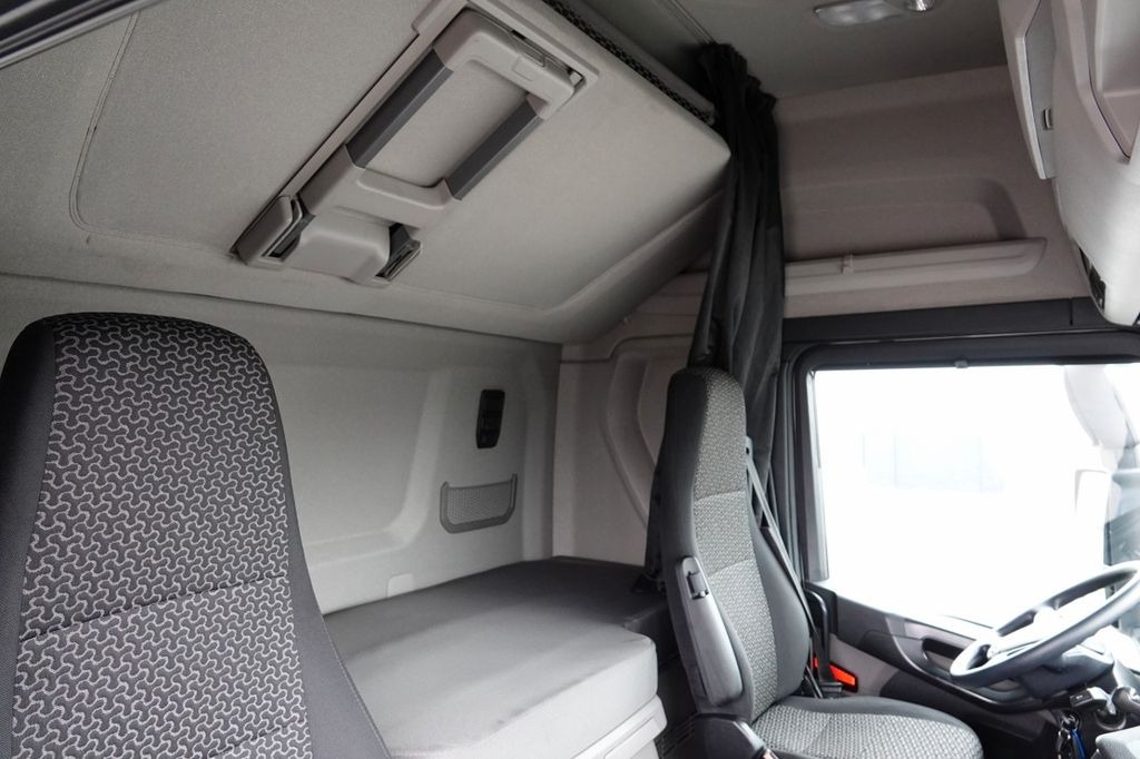 Interior photo 2: وحدة جر Scania R 500 / RETARDER / I-PARK COOL / NOWE OPONY / Scania R 500 / RETARDER / I-PARK COOL / NOWE OPONY /