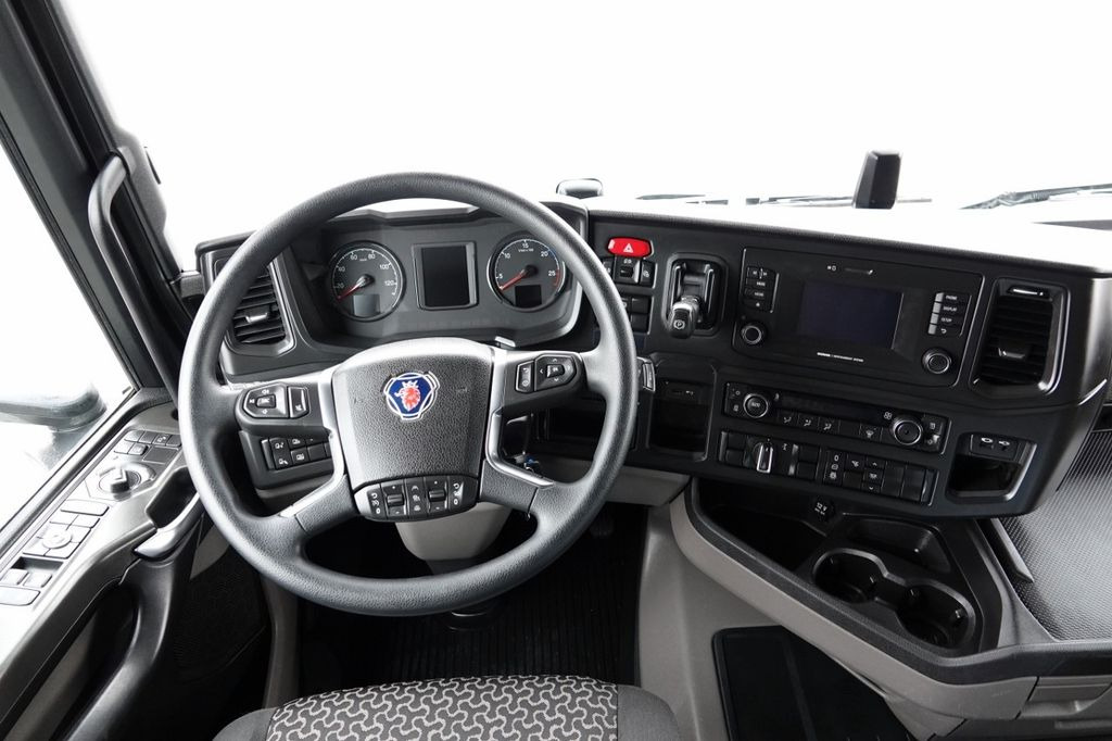 Interior photo 1: وحدة جر Scania R 500 / RETARDER / I-PARK COOL / NOWE OPONY / Scania R 500 / RETARDER / I-PARK COOL / NOWE OPONY /