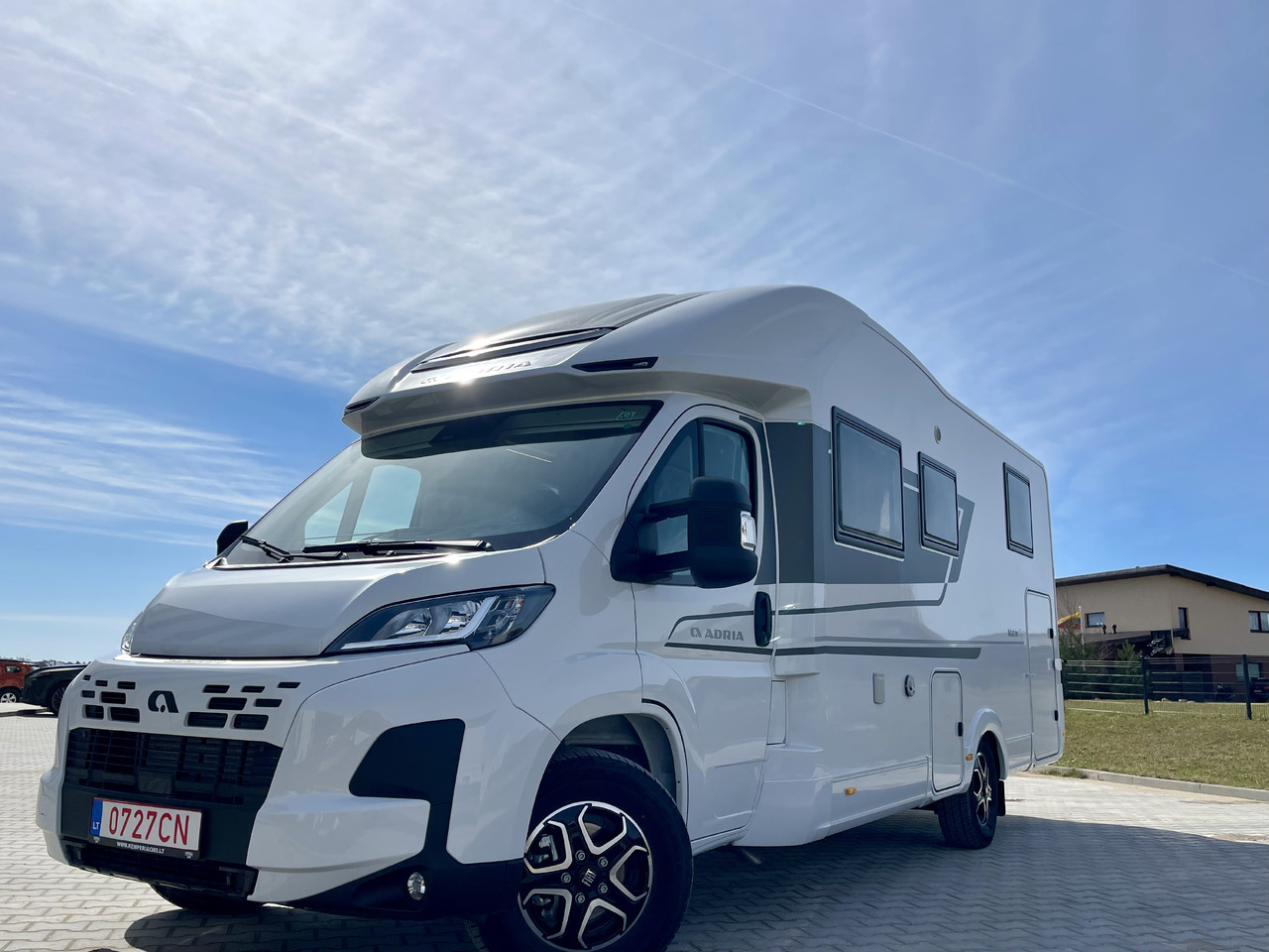 ADRIA Matrix 670 SL - موتر هوم شبه متكامل: صورة 1 ADRIA Matrix 670 SL - موتر هوم شبه متكامل: صورة 1