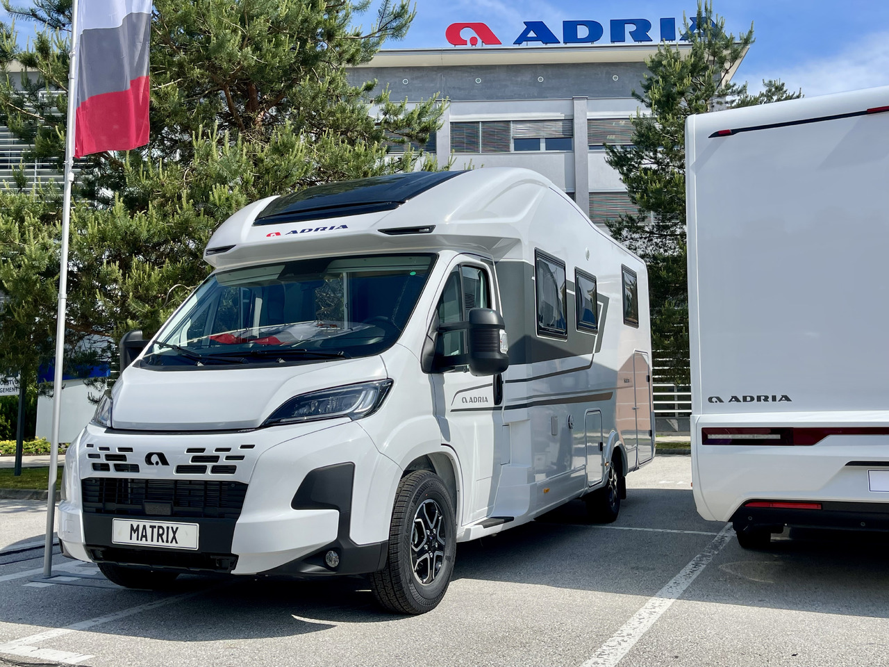 ADRIA Matrix axess 650SL - موتر هوم شبه متكامل: صورة 2 ADRIA Matrix axess 650SL - موتر هوم شبه متكامل: صورة 2