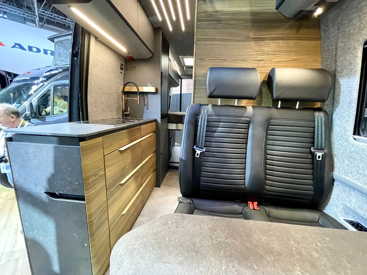 ADRIA Super Twin 700 SGX - كرفان فان: صورة 4 ADRIA Super Twin 700 SGX - كرفان فان: صورة 4