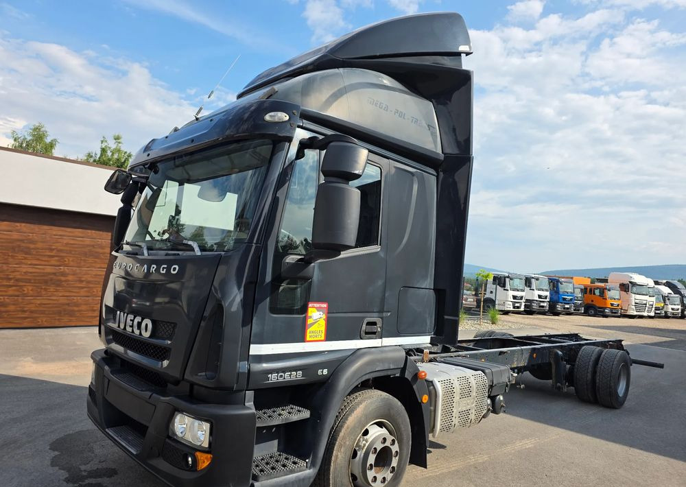 Iveco EUROCARGO 160E28  RAMA DO ZABUDOWY/  LAWETA / MANUAL / - شاحنة ستارة: صورة 1 Iveco EUROCARGO 160E28  RAMA DO ZABUDOWY/  LAWETA / MANUAL / - شاحنة ستارة: صورة 1