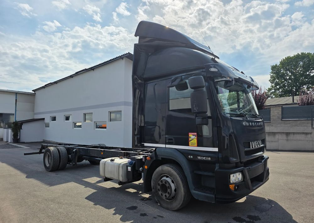 Iveco EUROCARGO 160E28 RAMA DO ZABUDOWY/ LAWETA / MANUAL / - شاحنة هيكل كابينة: صورة 2 Iveco EUROCARGO 160E28 RAMA DO ZABUDOWY/ LAWETA / MANUAL / - شاحنة هيكل كابينة: صورة 2