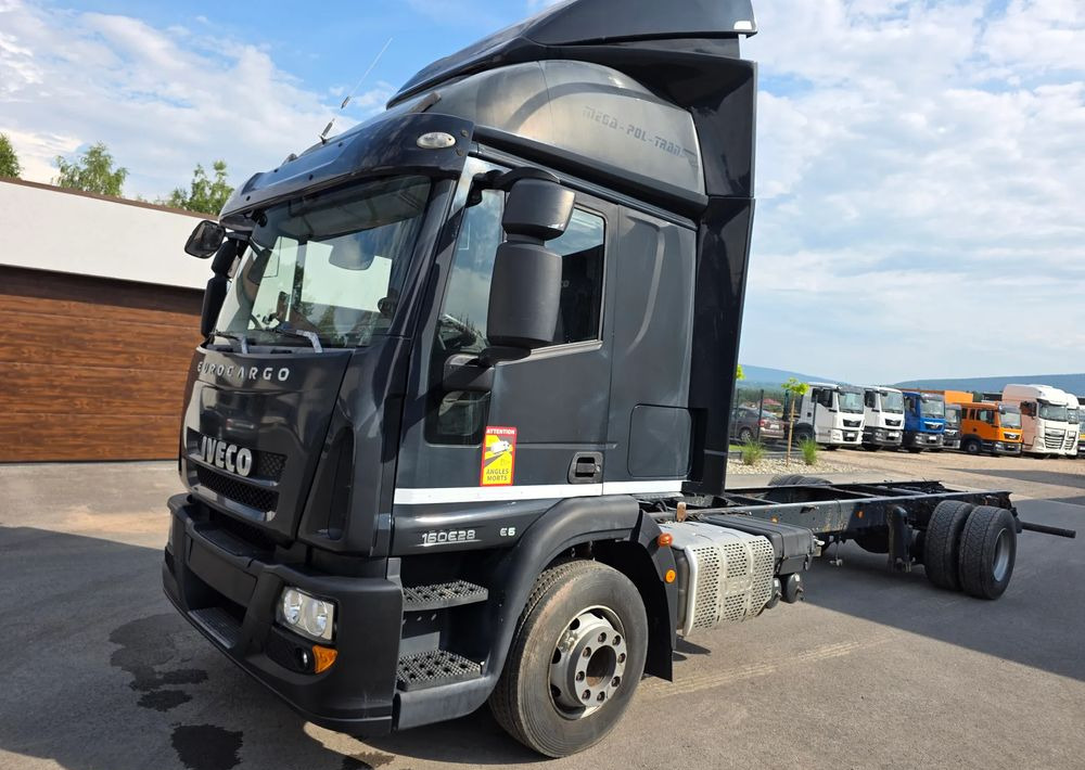 Iveco EUROCARGO 160E28 RAMA DO ZABUDOWY/ LAWETA / MANUAL / - شاحنة ستارة: صورة 3 Iveco EUROCARGO 160E28 RAMA DO ZABUDOWY/ LAWETA / MANUAL / - شاحنة ستارة: صورة 3