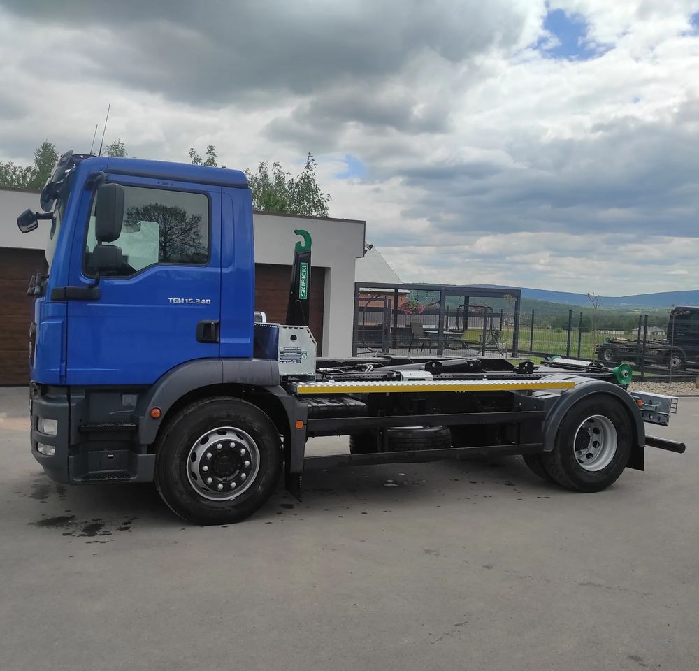 MAN TGM 18.340 urządzenie hakowe AXOR - شاحنة ذات خطاف: صورة 1 MAN TGM 18.340 urządzenie hakowe AXOR - شاحنة ذات خطاف: صورة 1