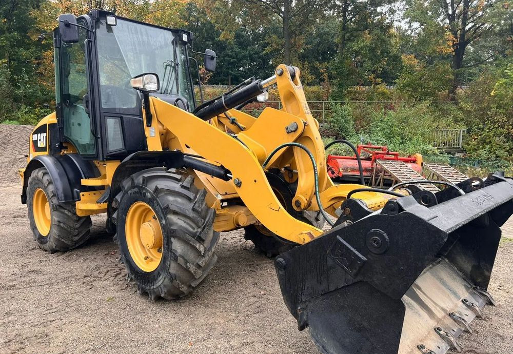 Caterpillar CAT 908M / SPROWADZONA / ŁYŻKA SZCZĘKA + WIDŁY / / 2017R / W ORGINALE / Z NIEMIEC / 1 WŁAŚCICIEL/ - اللودر بعجل: صورة 2 Caterpillar CAT 908M / SPROWADZONA / ŁYŻKA SZCZĘKA + WIDŁY / / 2017R / W ORGINALE / Z NIEMIEC / 1 WŁAŚCICIEL/ - اللودر بعجل: صورة 2