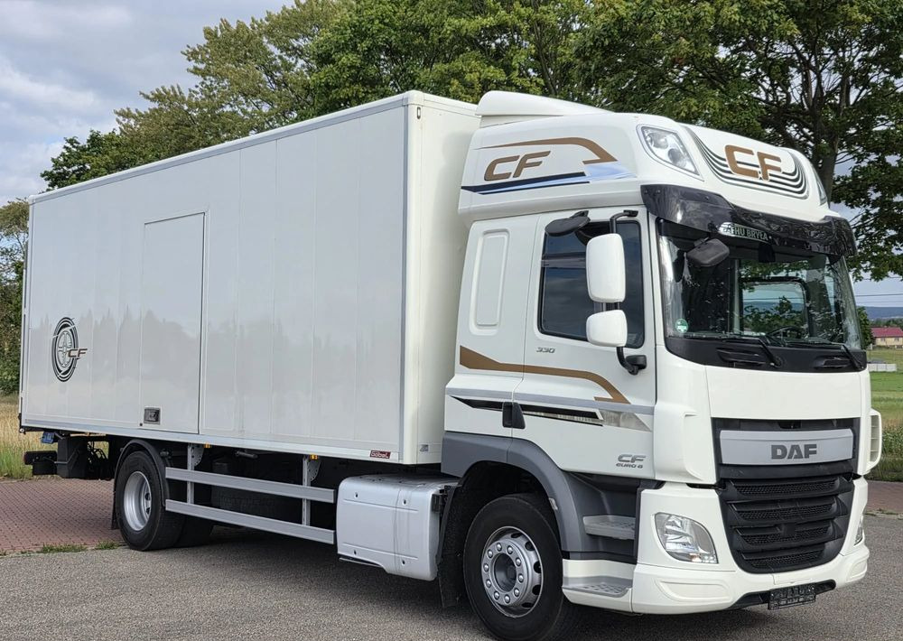DAF CF 330/10.2017/KONTENER MEBLOWY/IZOTERMA/WINDA/18 PALET/E6/NISKI PRZEBIEG/Z NIEMIEC/JAK NOWY/DUŻY SILNIK 10 837cm3// - شاحنة مقفلة: صورة 1 DAF CF 330/10.2017/KONTENER MEBLOWY/IZOTERMA/WINDA/18 PALET/E6/NISKI PRZEBIEG/Z NIEMIEC/JAK NOWY/DUŻY SILNIK 10 837cm3// - شاحنة مقفلة: صورة 1