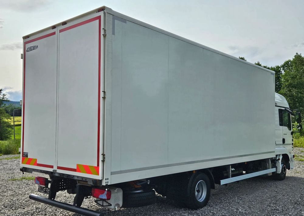 MAN TGL 12.250 / KONTENER / IZOTERMA / WINDA / 2019R / EURO 6 / PEŁEN SERWIS / 6 TON ŁADOWNOŚĆ / SPROWADZONY / ZADBANY / JAK NOWY / KSIĄŻKA SERWISOWA / E6 / 17 PALET - شاحنة مقفلة: صورة 4 MAN TGL 12.250 / KONTENER / IZOTERMA / WINDA / 2019R / EURO 6 / PEŁEN SERWIS / 6 TON ŁADOWNOŚĆ / SPROWADZONY / ZADBANY / JAK NOWY / KSIĄŻKA SERWISOWA / E6 / 17 PALET - شاحنة مقفلة: صورة 4