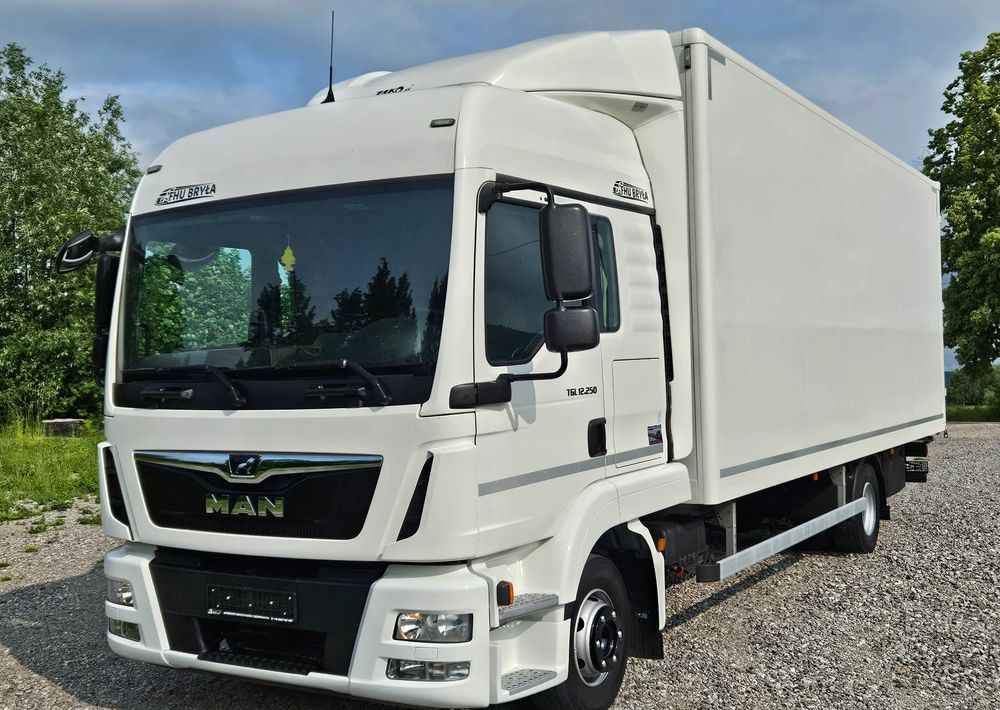 MAN TGL 12.250 / KONTENER / IZOTERMA / WINDA / 2019R / EURO 6 / PEŁEN SERWIS / 6 TON ŁADOWNOŚĆ / SPROWADZONY / ZADBANY / JAK NOWY / KSIĄŻKA SERWISOWA / E6 / 17 PALET - شاحنة مقفلة: صورة 2 MAN TGL 12.250 / KONTENER / IZOTERMA / WINDA / 2019R / EURO 6 / PEŁEN SERWIS / 6 TON ŁADOWNOŚĆ / SPROWADZONY / ZADBANY / JAK NOWY / KSIĄŻKA SERWISOWA / E6 / 17 PALET - شاحنة مقفلة: صورة 2
