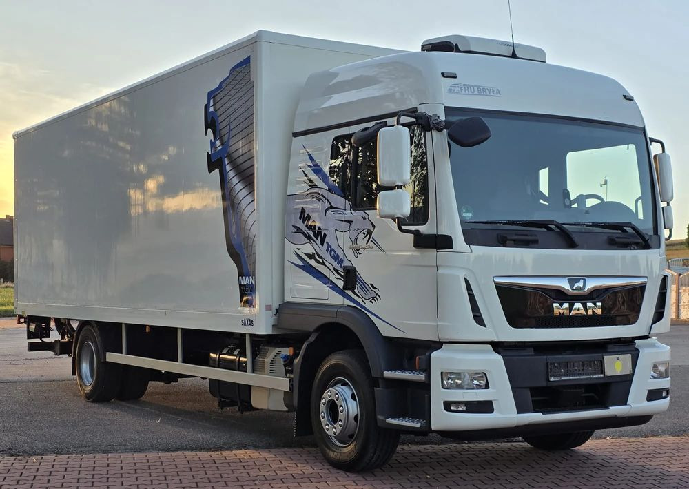 MAN TGM 15.290 / TGL / KONTENER / IZOTERMA / WINDA / KLIMA POSTOJOWA / 2019R / EURO 6 / PEŁEN SERWIS / 8200KG ŁADOWNOŚĆ / SPROWADZONY / ZADBANY / JAK NOWY / KSIĄŻKA SERWISOWA / E6 / 18 PALET - شاحنة مقفلة: صورة 1 MAN TGM 15.290 / TGL / KONTENER / IZOTERMA / WINDA / KLIMA POSTOJOWA / 2019R / EURO 6 / PEŁEN SERWIS / 8200KG ŁADOWNOŚĆ / SPROWADZONY / ZADBANY / JAK NOWY / KSIĄŻKA SERWISOWA / E6 / 18 PALET - شاحنة مقفلة: صورة 1