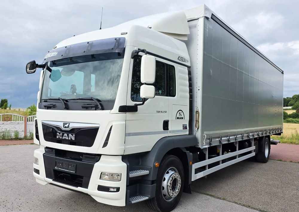 MAN TGM 18.290 / 18.250 /E6 / 22 PALETY / AUTOMAT / ZSUWANY DACH ORAZ BOKI / 9700 ŁADOWNOŚĆ / SERWISOWANY / NISKI PRZEBIEG / WINDA / FIRANKA / SPROWADZONY / 2019 / 335 TYŚ PRZEBIEG / PIERWSZY WŁAŚCIC - شاحنة ستارة: صورة 1 MAN TGM 18.290 / 18.250 /E6 / 22 PALETY / AUTOMAT / ZSUWANY DACH ORAZ BOKI / 9700 ŁADOWNOŚĆ / SERWISOWANY / NISKI PRZEBIEG / WINDA / FIRANKA / SPROWADZONY / 2019 / 335 TYŚ PRZEBIEG / PIERWSZY WŁAŚCIC - شاحنة ستارة: صورة 1