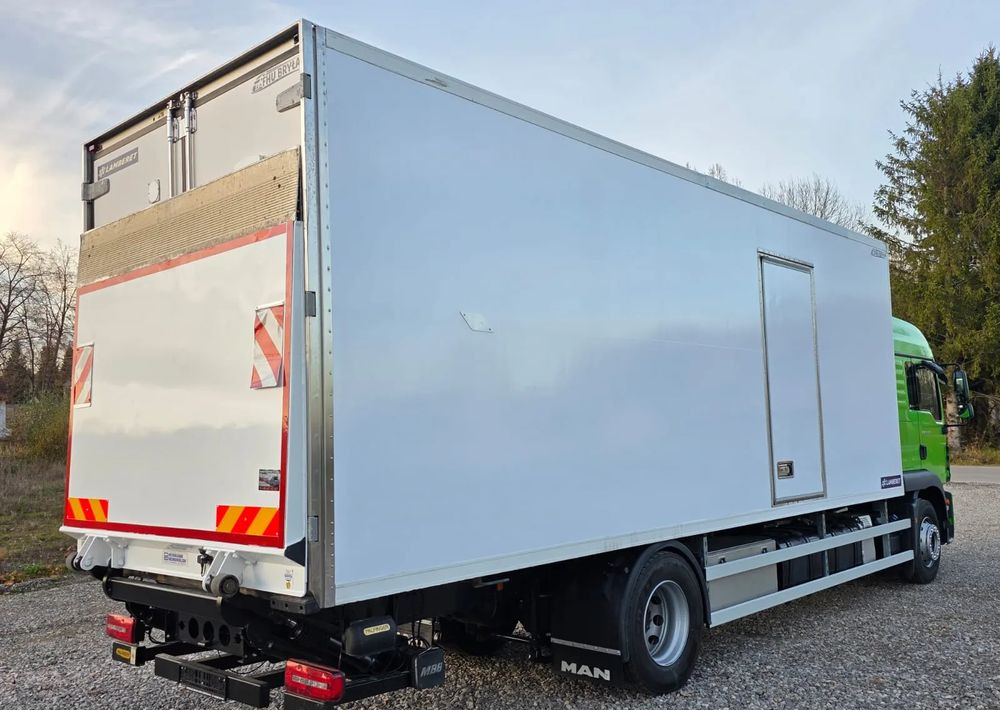 MAN TGM 18.320 / 18.290 / 15.290 / IZOTERMA / WINDA / 19PALET / E6 / 08.2018 / LIFT / SPROWADZONY / AUTOMAT / SYPIALKA / PIERWSZY WŁAŚCICIEL / BOCZNE DRZWI / STAN BARDZO DOBRY - شاحنة الفريزر: صورة 5 MAN TGM 18.320 / 18.290 / 15.290 / IZOTERMA / WINDA / 19PALET / E6 / 08.2018 / LIFT / SPROWADZONY / AUTOMAT / SYPIALKA / PIERWSZY WŁAŚCICIEL / BOCZNE DRZWI / STAN BARDZO DOBRY - شاحنة الفريزر: صورة 5