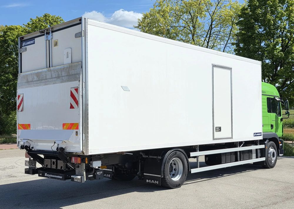 MAN TGM 18.340 / 18.290 / 15.290 / IZOTERMA / WINDA / 19PALET /E6 / SPROWADZONY / AUTOMAT / SYPIALKA / PIERWSZY WŁAŚCICIEL / BOCZNE DRZWI / STAN BARDZO DOBRY - شاحنة الفريزر: صورة 4 MAN TGM 18.340 / 18.290 / 15.290 / IZOTERMA / WINDA / 19PALET /E6 / SPROWADZONY / AUTOMAT / SYPIALKA / PIERWSZY WŁAŚCICIEL / BOCZNE DRZWI / STAN BARDZO DOBRY - شاحنة الفريزر: صورة 4