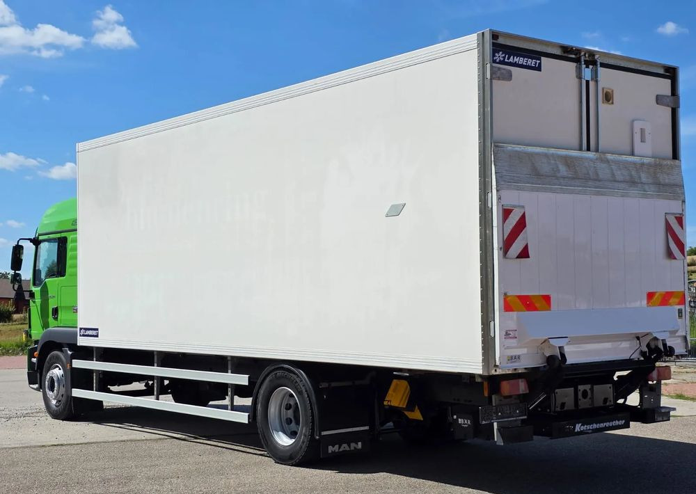 MAN TGM 18.340 / 18.290 / 15.290 / IZOTERMA / WINDA / 19PALET /E6 / SPROWADZONY / AUTOMAT / SYPIALKA / PIERWSZY WŁAŚCICIEL / BOCZNE DRZWI / STAN BARDZO DOBRY - شاحنة الفريزر: صورة 3 MAN TGM 18.340 / 18.290 / 15.290 / IZOTERMA / WINDA / 19PALET /E6 / SPROWADZONY / AUTOMAT / SYPIALKA / PIERWSZY WŁAŚCICIEL / BOCZNE DRZWI / STAN BARDZO DOBRY - شاحنة الفريزر: صورة 3