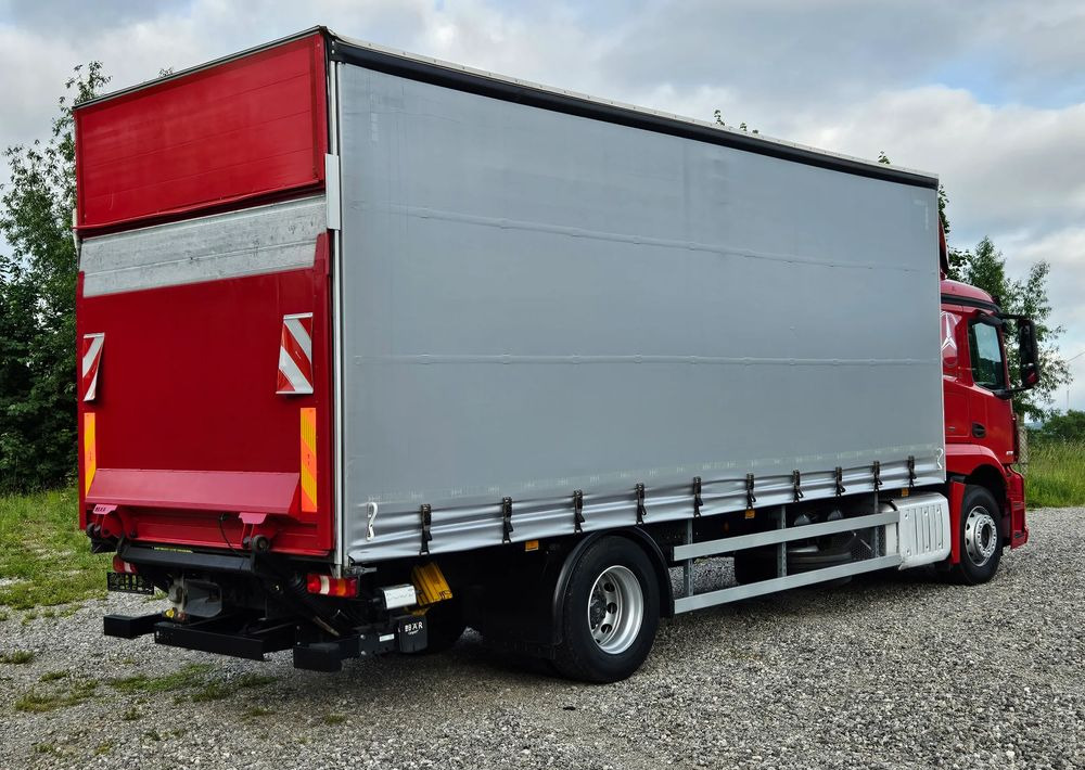Mercedes-Benz ACTROS 1830/1827/1832/FIRANKA/WINDA/18 EUROPALET/AUTOMAT/Z NIEMIEC/2017/DUŻA ŁADOWNOŚĆ - شاحنة ستارة: صورة 4 Mercedes-Benz ACTROS 1830/1827/1832/FIRANKA/WINDA/18 EUROPALET/AUTOMAT/Z NIEMIEC/2017/DUŻA ŁADOWNOŚĆ - شاحنة ستارة: صورة 4