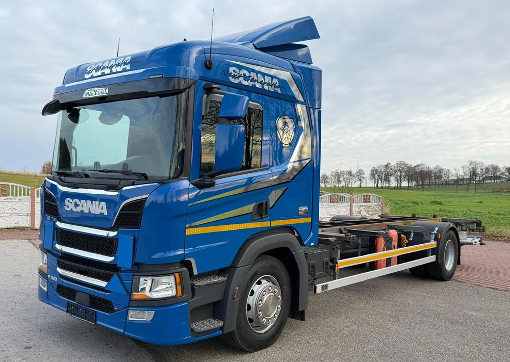 Scania P360 / P410 / BDF / RAMA / FIRANKA / PEŁNA SYPIALKA / WINDA / E6 / CAŁA NA PODUSZKACH / ROZSTAW OSI 5.5M / LAWETA / DO ŻYWCA / DO BYDŁA / DO ZABUDOWY / SPROWADZONA - شاحنة هيكل كابينة: صورة 1 Scania P360 / P410 / BDF / RAMA / FIRANKA / PEŁNA SYPIALKA / WINDA / E6 / CAŁA NA PODUSZKACH / ROZSTAW OSI 5.5M / LAWETA / DO ŻYWCA / DO BYDŁA / DO ZABUDOWY / SPROWADZONA - شاحنة هيكل كابينة: صورة 1