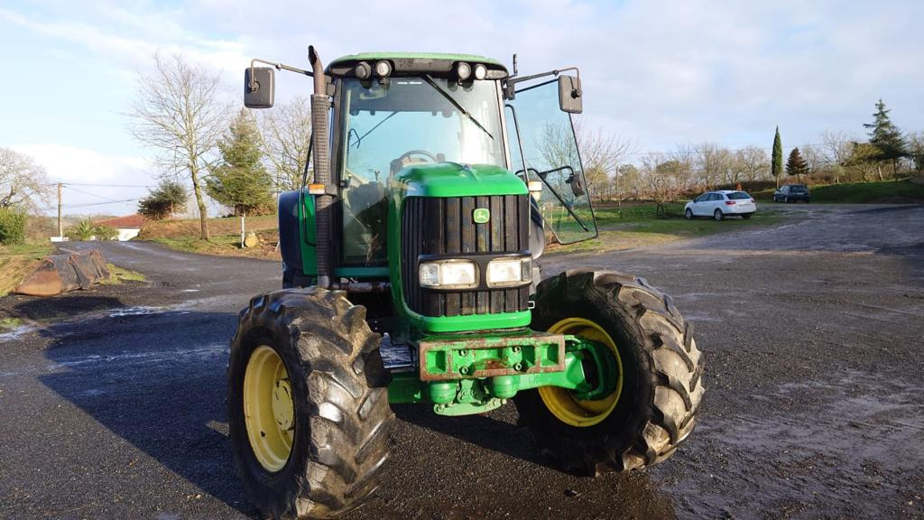 JOHN DEERE 6520 - الآلات الزراعية: صورة 3 JOHN DEERE 6520 - الآلات الزراعية: صورة 3