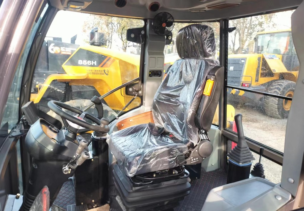 CAT 420 F Caterpillar 420F backhoe loader - جرافة حفار: صورة 4 CAT 420 F Caterpillar 420F backhoe loader - جرافة حفار: صورة 4