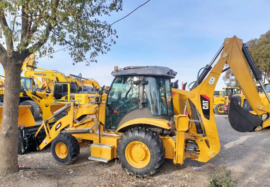 CAT 420 F Caterpillar 420F backhoe loader - جرافة حفار: صورة 1 CAT 420 F Caterpillar 420F backhoe loader - جرافة حفار: صورة 1