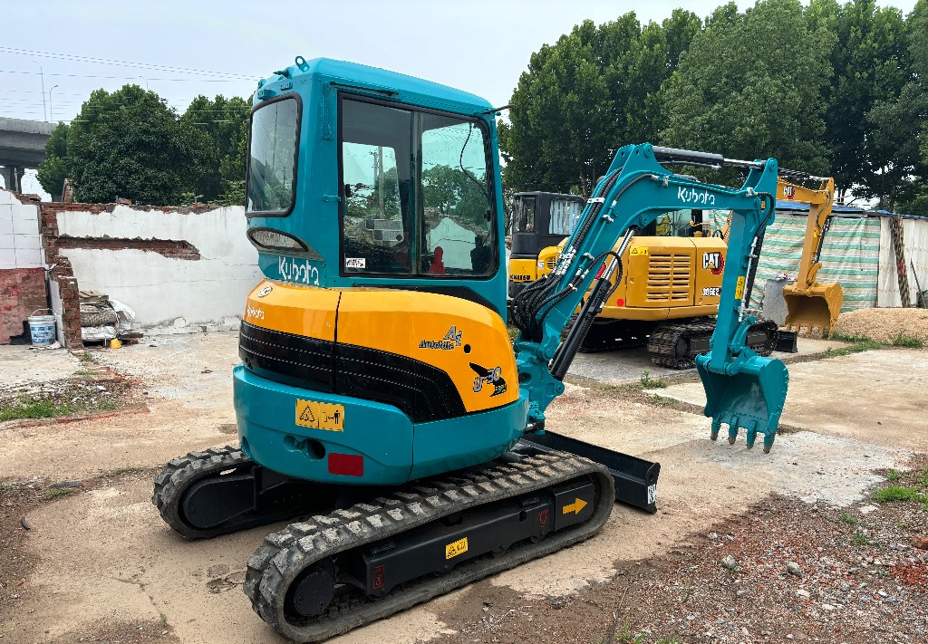 حفارة مُصَّغرة KUBOTA U30: صورة 6