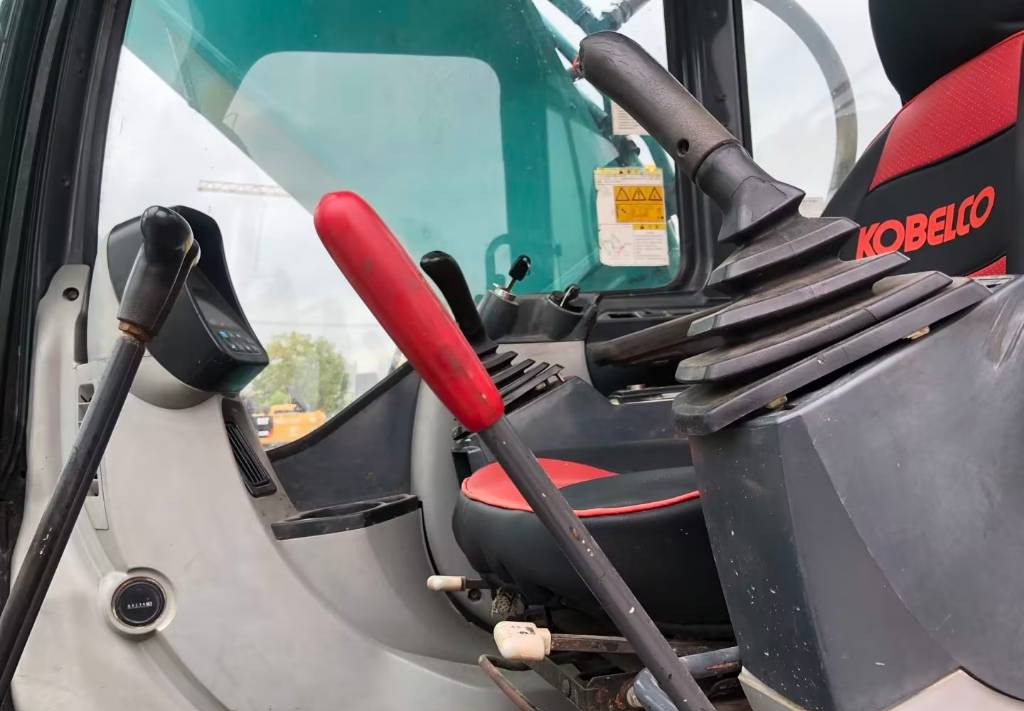 Kobelco SK 210-8 - حفار زحاف: صورة 5 Kobelco SK 210-8 - حفار زحاف: صورة 5