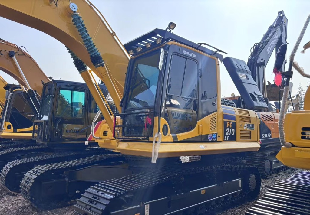 Komatsu PC 210 LC-8 - حفار زحاف: صورة 1 Komatsu PC 210 LC-8 - حفار زحاف: صورة 1