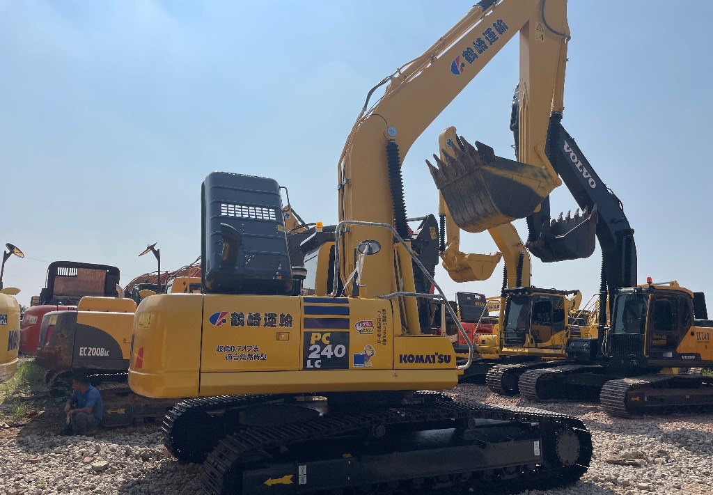 Komatsu PC 240 PC220 PC240-8 - حفار زحاف: صورة 1 Komatsu PC 240 PC220 PC240-8 - حفار زحاف: صورة 1